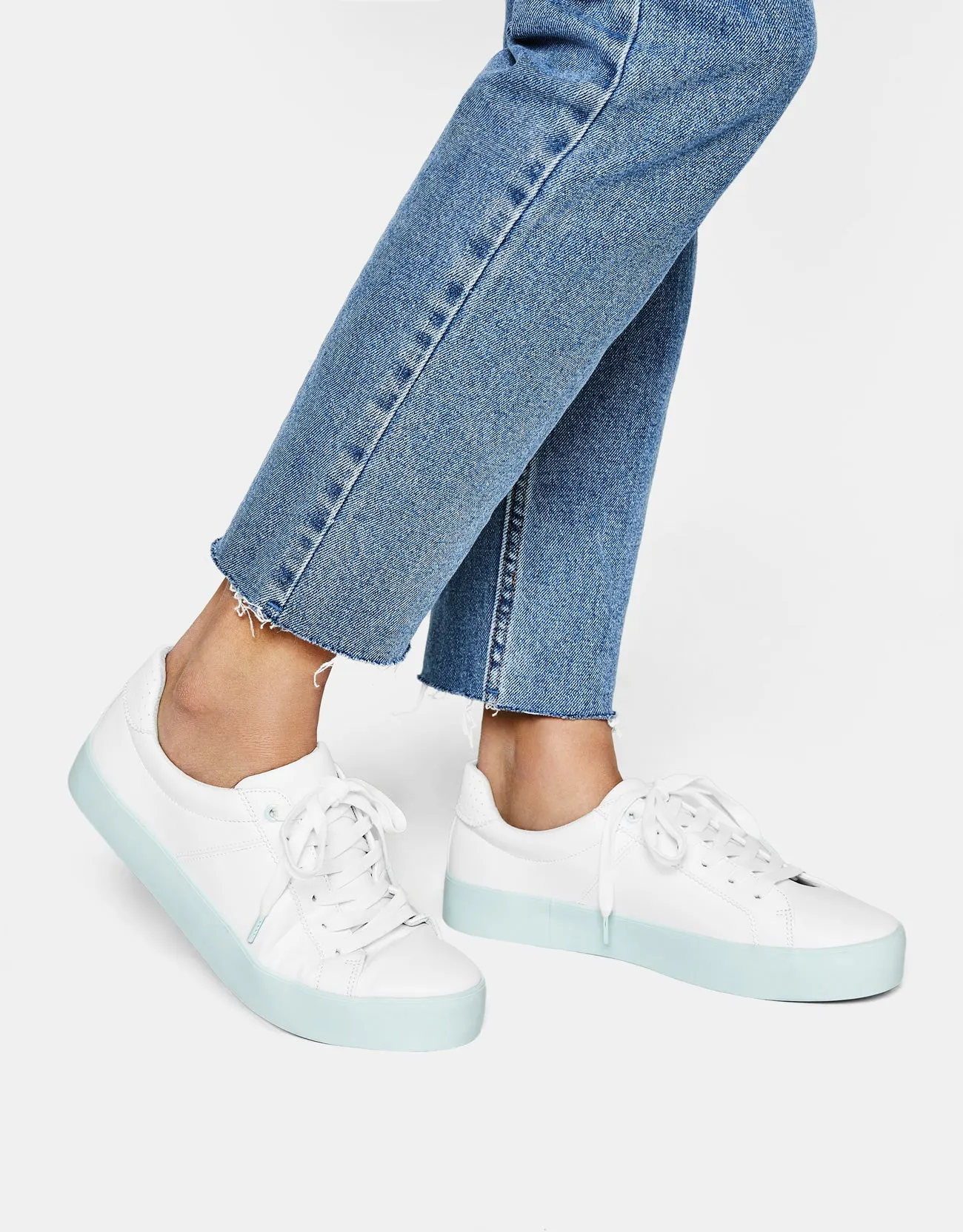 Lace-up trainers with heel detail