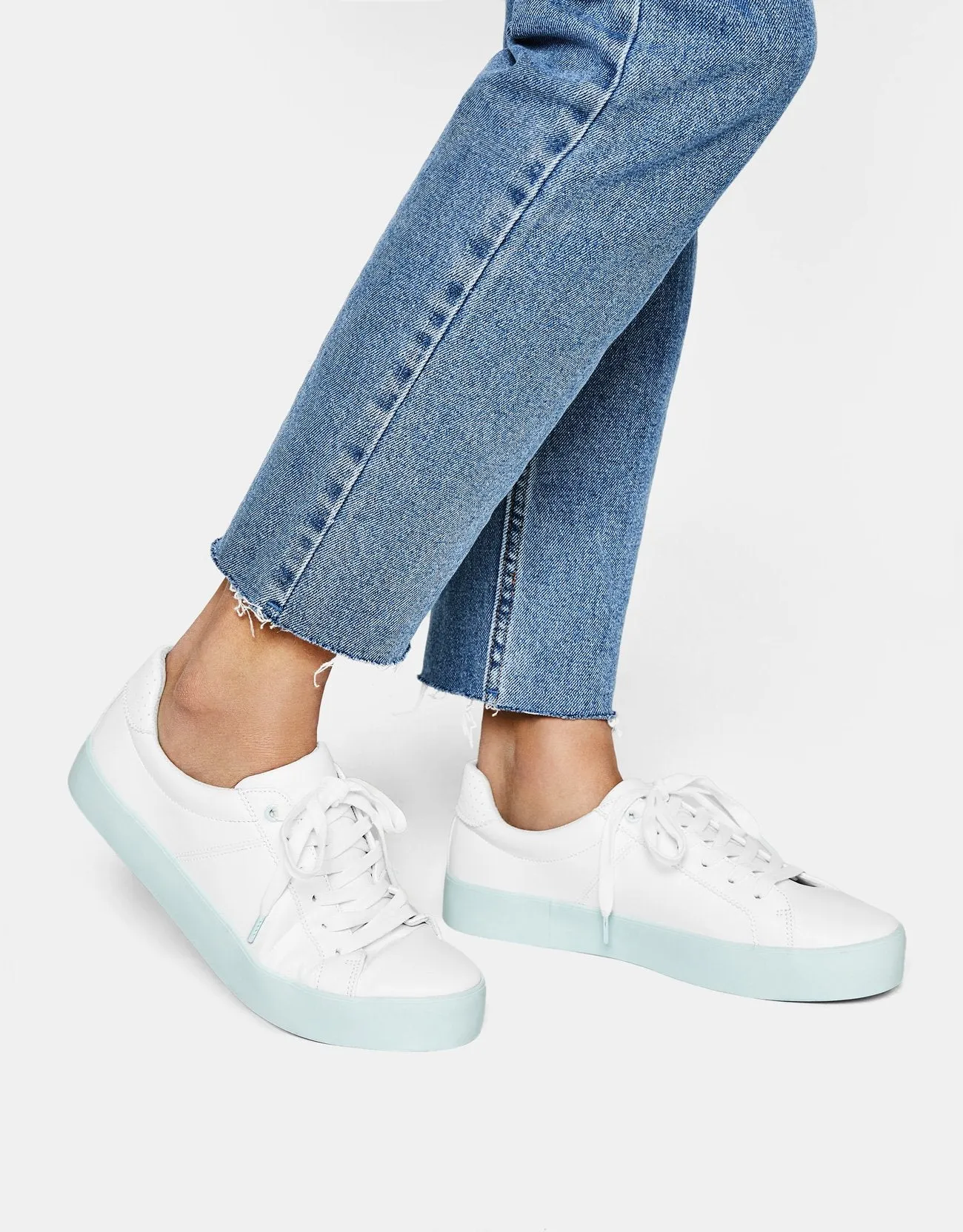 Lace-up trainers with heel detail